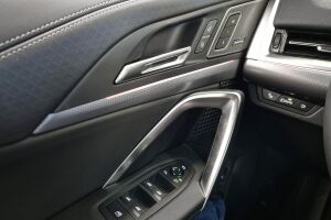 BMW iX2 esikatselu 18