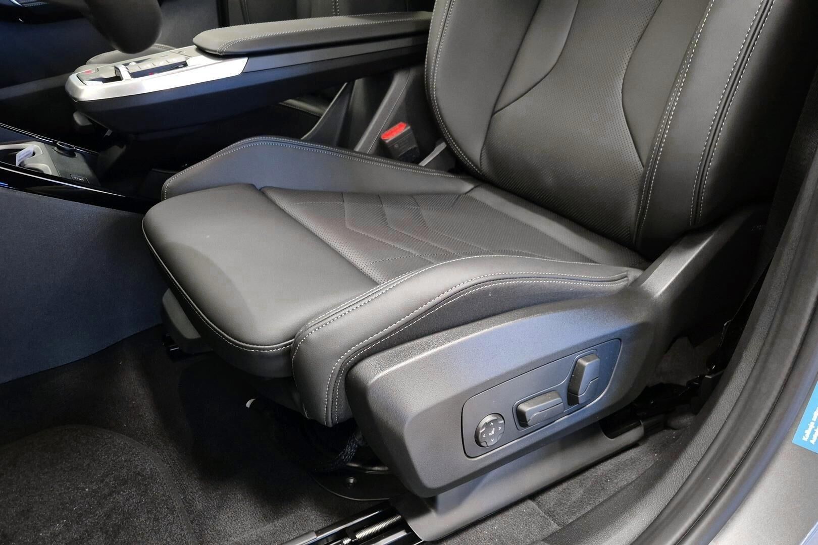 BMW iX2 iso kuva 20