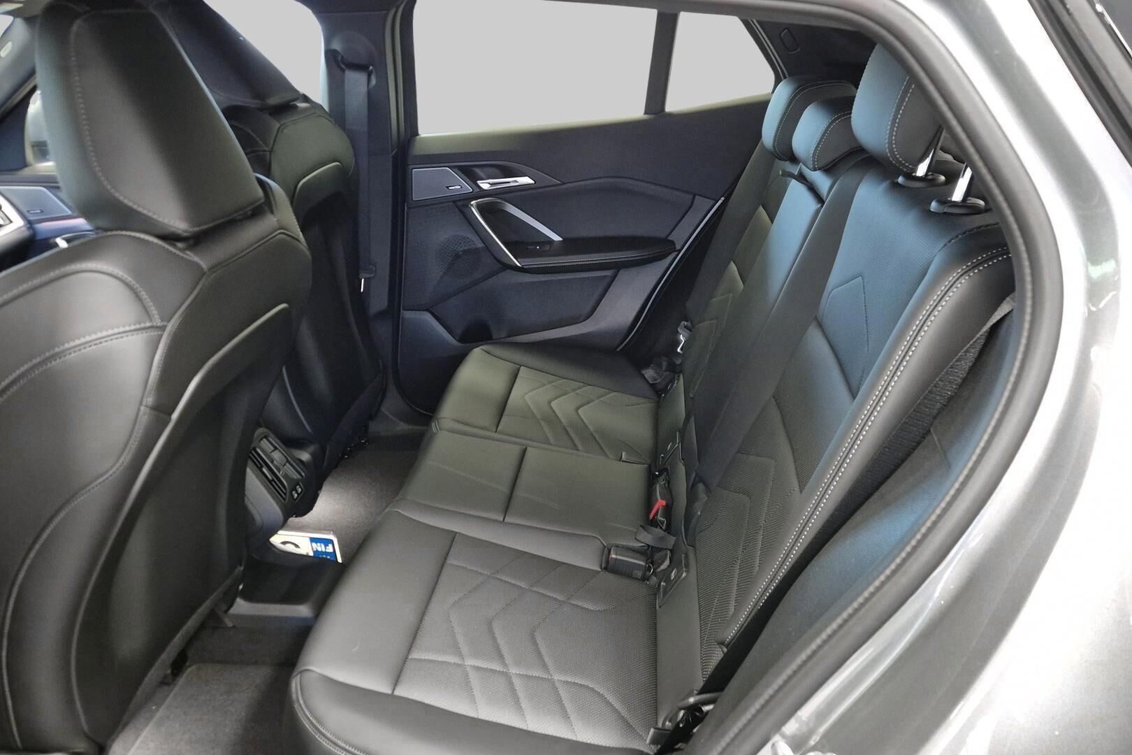 BMW iX2 iso kuva 9