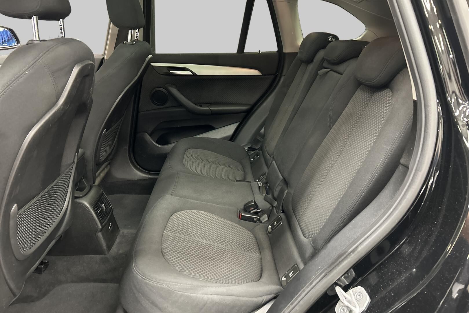 BMW X1 iso kuva 10