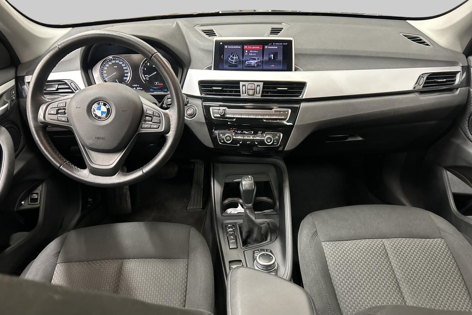 BMW X1 iso kuva 11