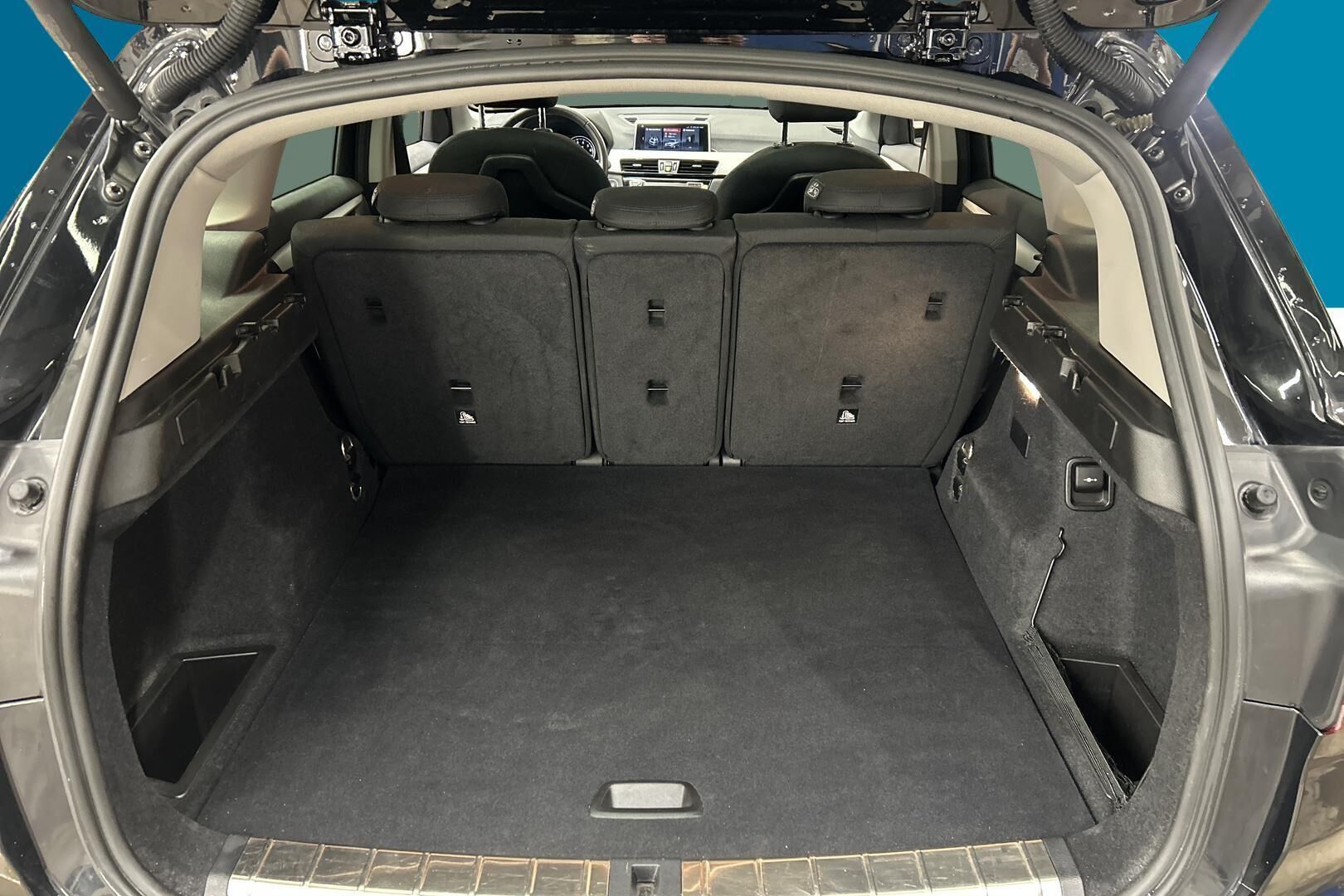 BMW X1 iso kuva 12