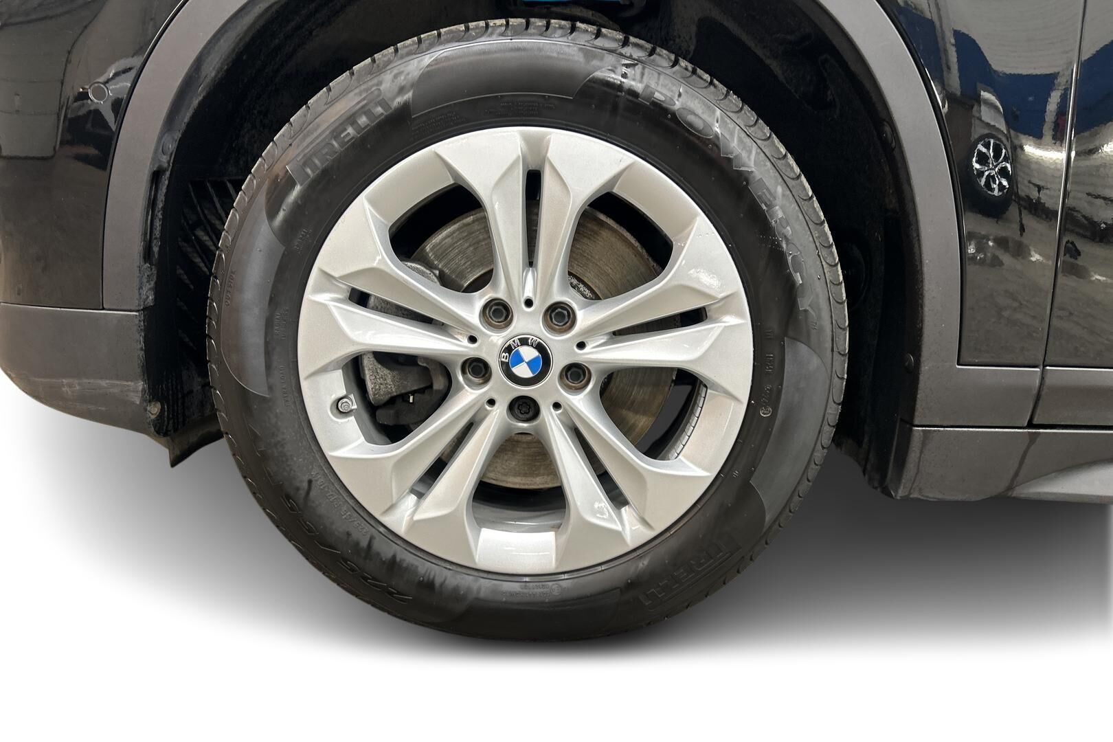 BMW X1 iso kuva 13