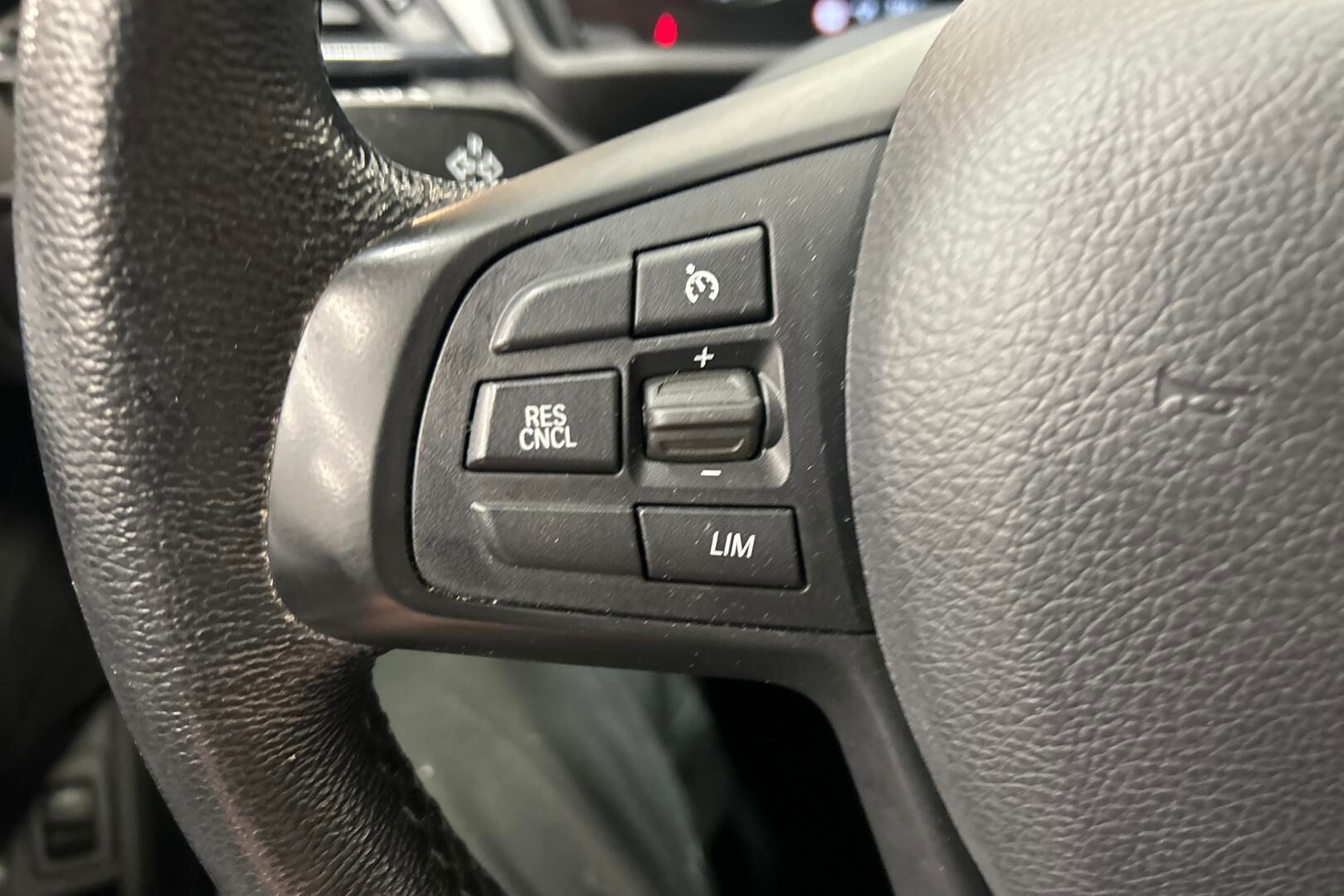 BMW X1 iso kuva 18