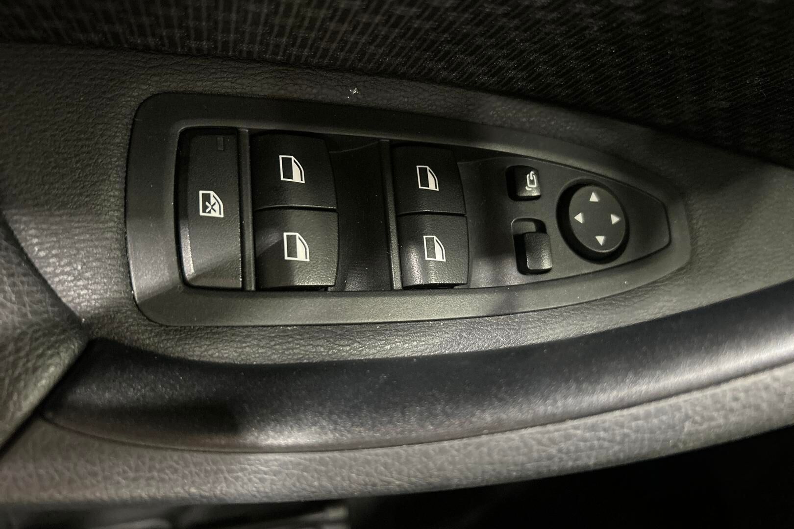 BMW X1 iso kuva 19