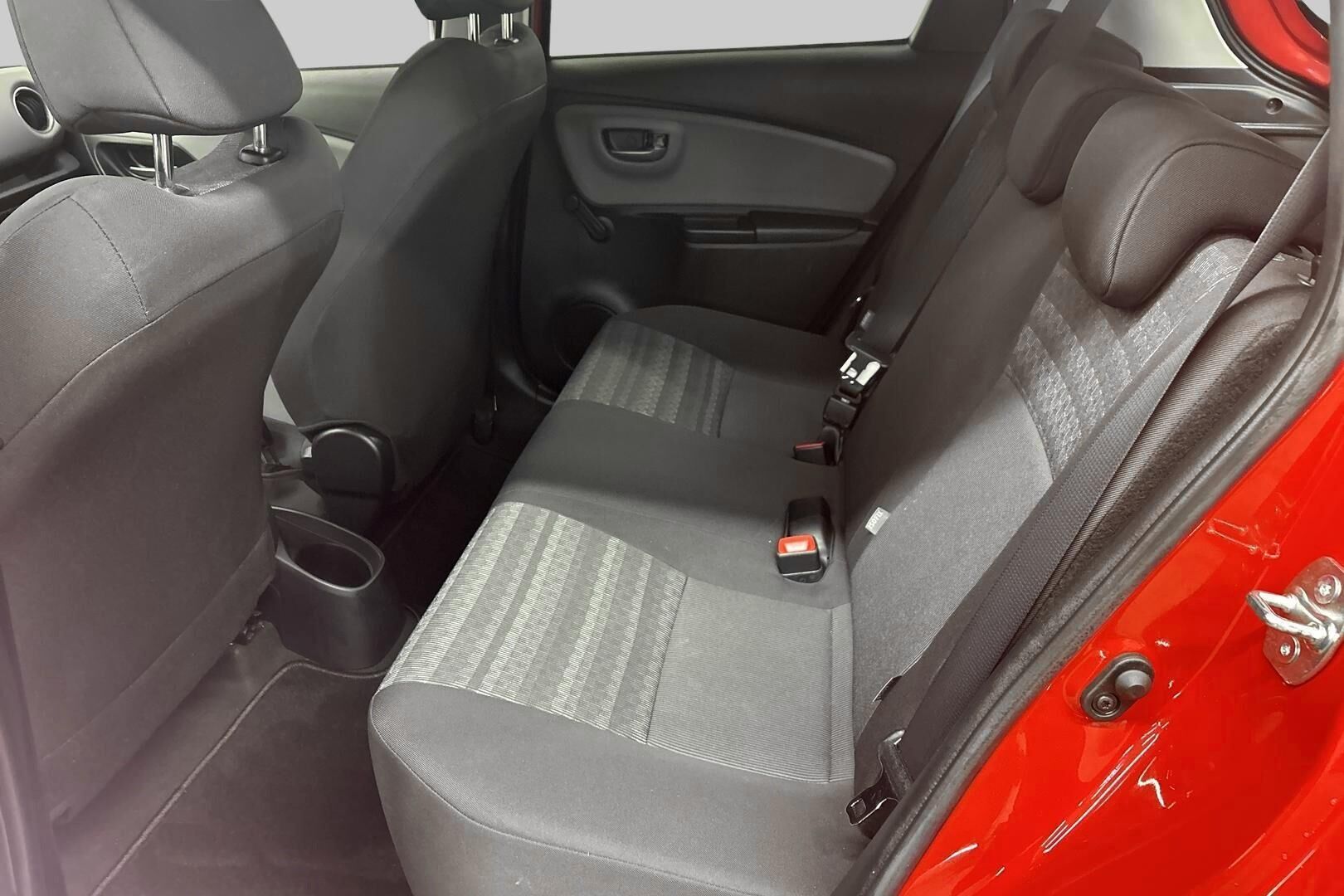 TOYOTA YARIS iso kuva 10
