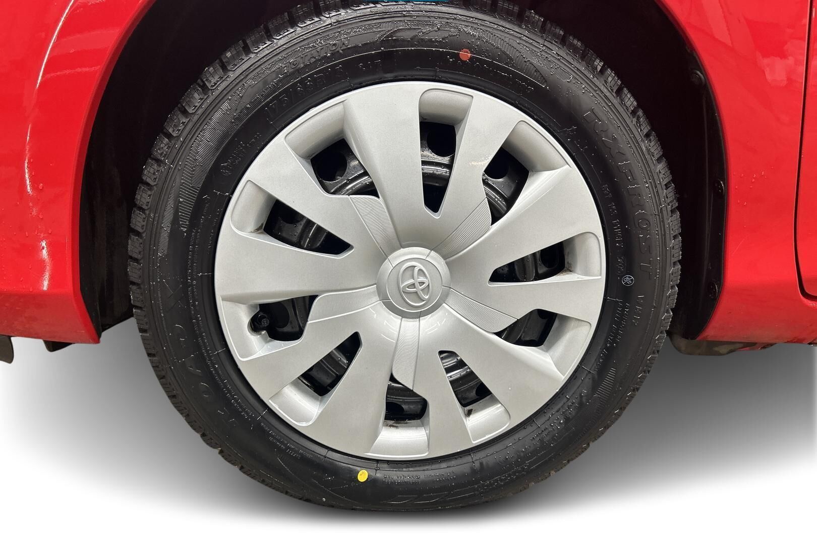 TOYOTA YARIS iso kuva 13