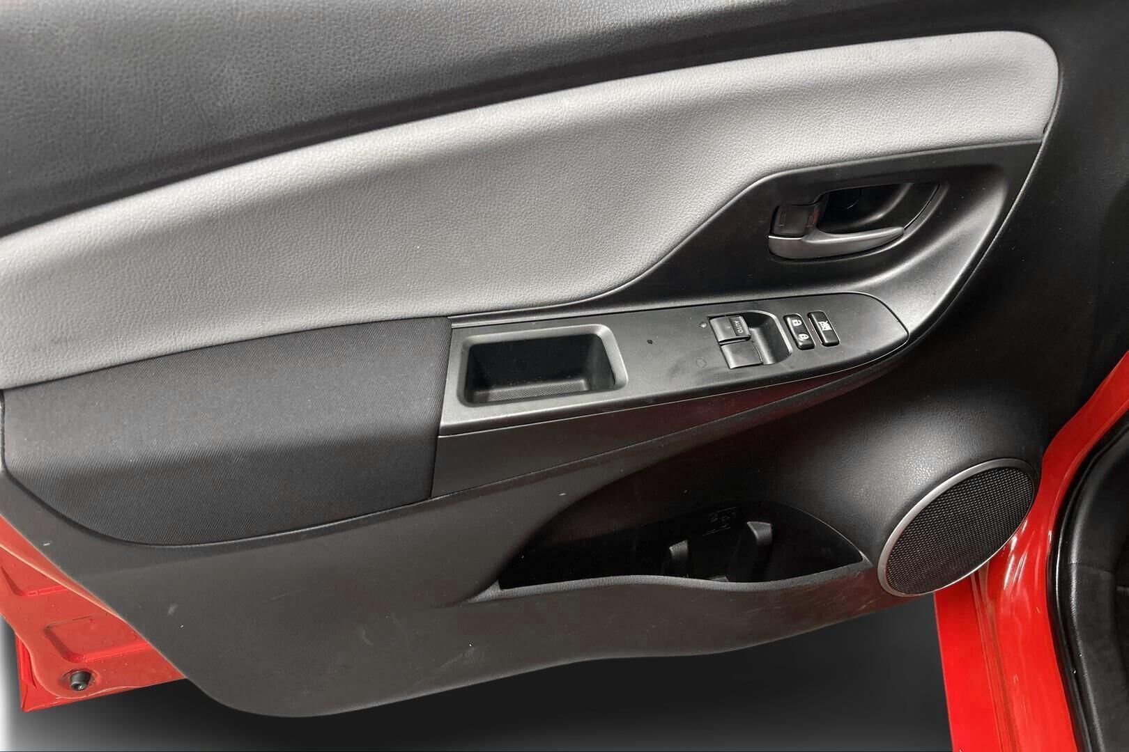 TOYOTA YARIS iso kuva 14