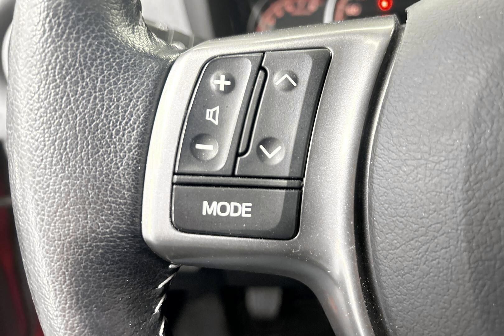 TOYOTA YARIS iso kuva 15