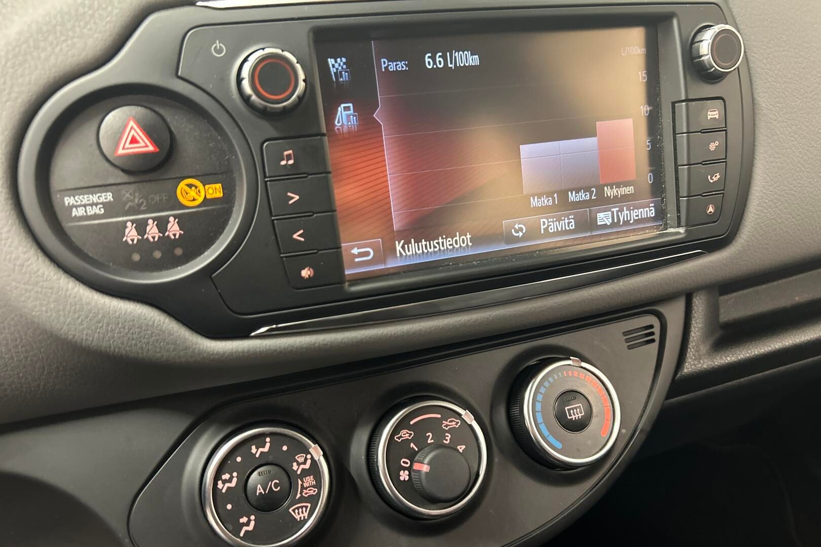 TOYOTA YARIS iso kuva 19