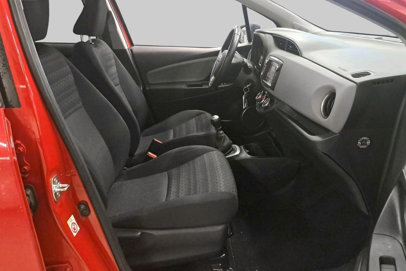 TOYOTA YARIS iso kuva 4