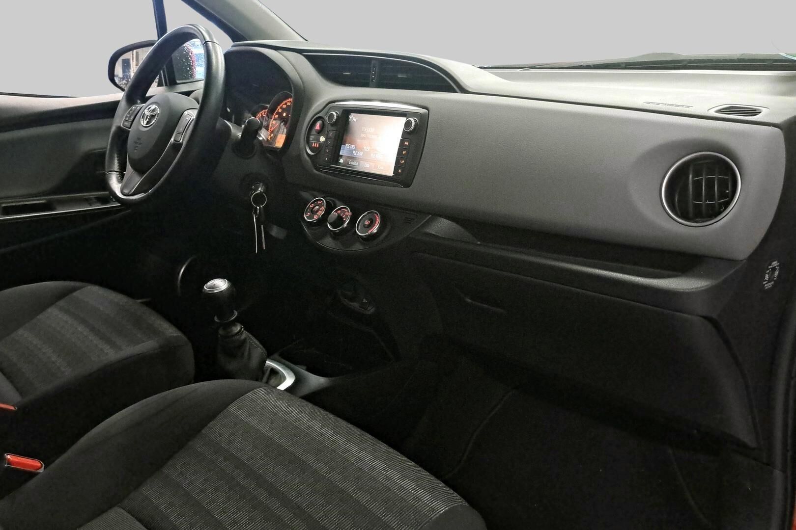 TOYOTA YARIS iso kuva 5