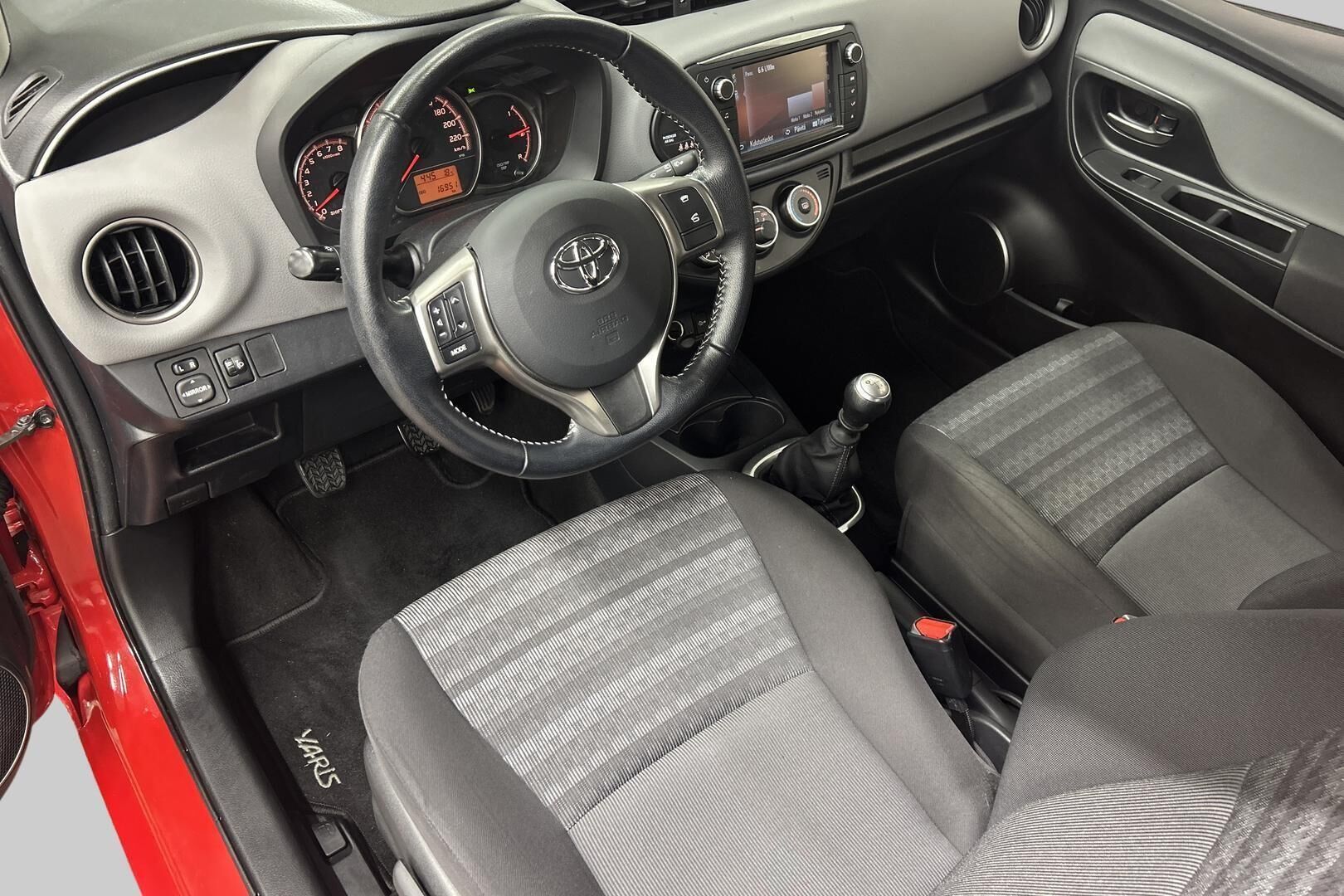 TOYOTA YARIS iso kuva 9
