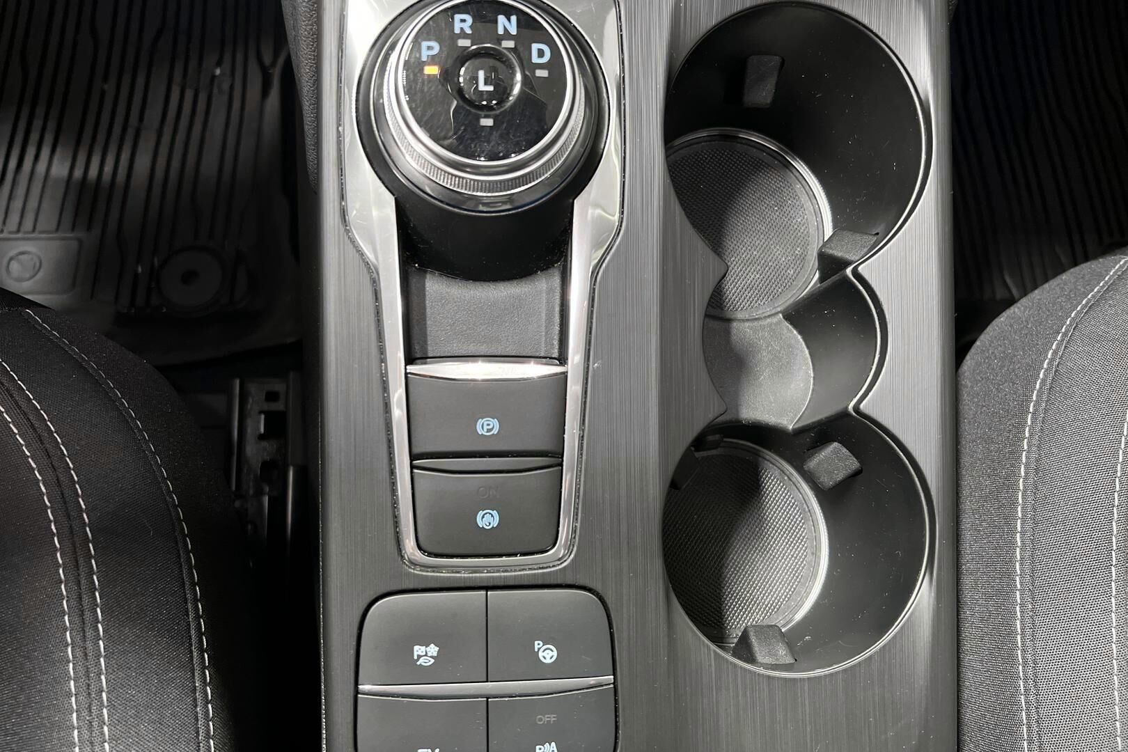 FORD KUGA iso kuva 17