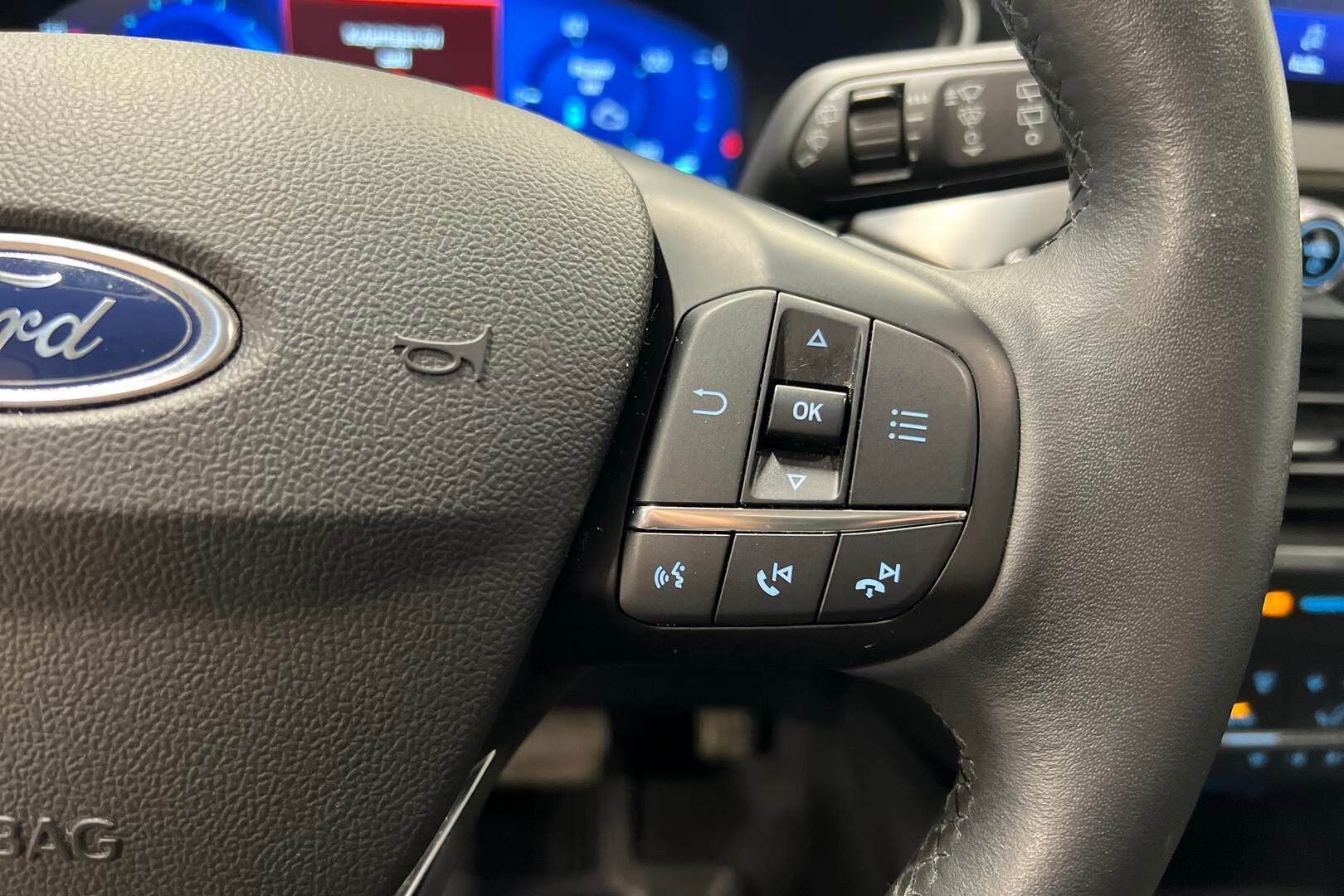 FORD KUGA iso kuva 17