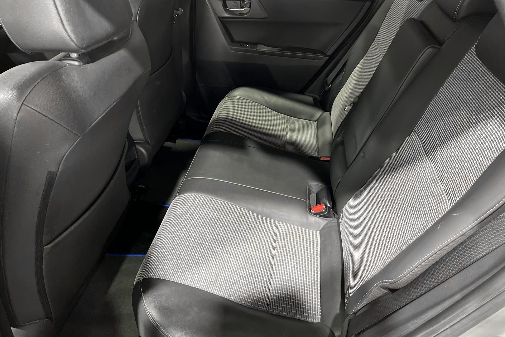 TOYOTA AURIS iso kuva 10