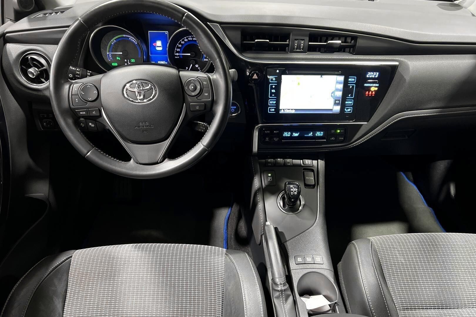 TOYOTA AURIS iso kuva 11