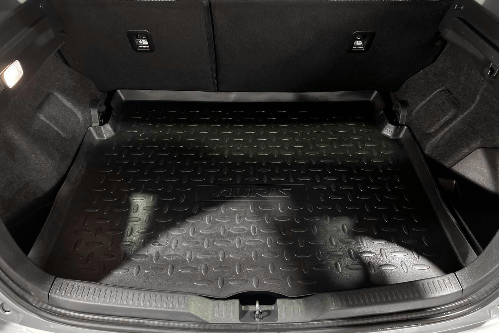 TOYOTA AURIS iso kuva 12