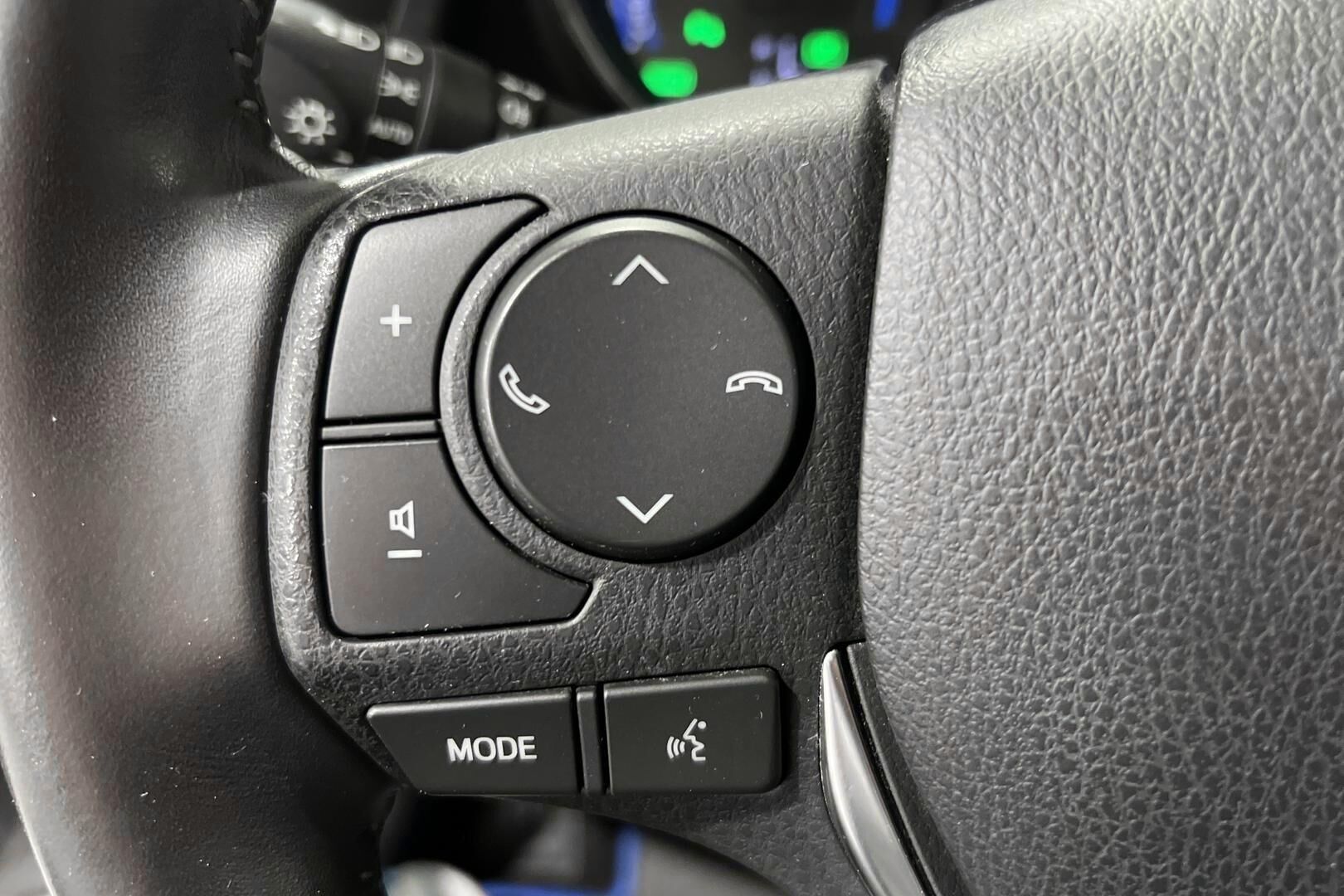 TOYOTA AURIS iso kuva 15