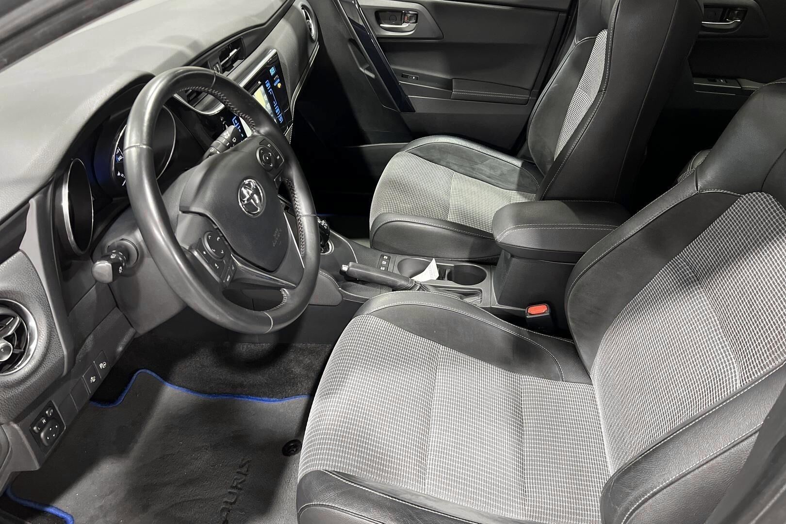 TOYOTA AURIS iso kuva 9