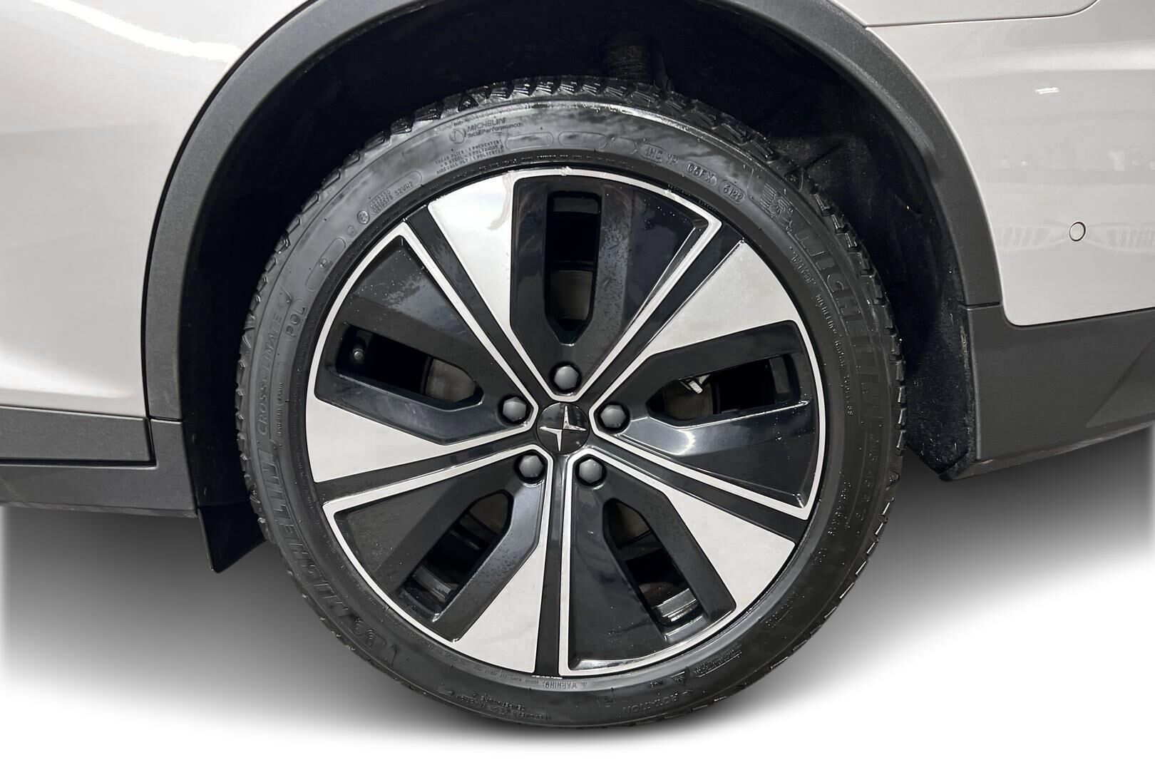 POLESTAR 2 iso kuva 11