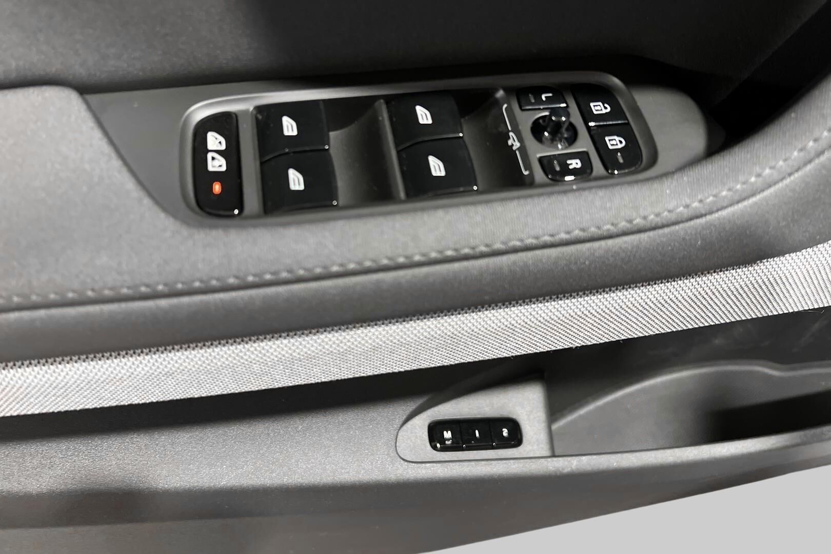 POLESTAR 2 iso kuva 13