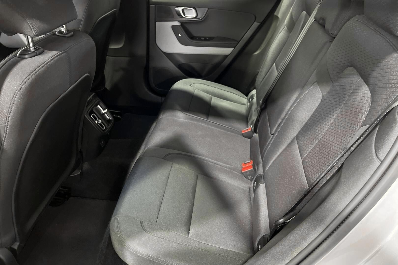 POLESTAR 2 iso kuva 8