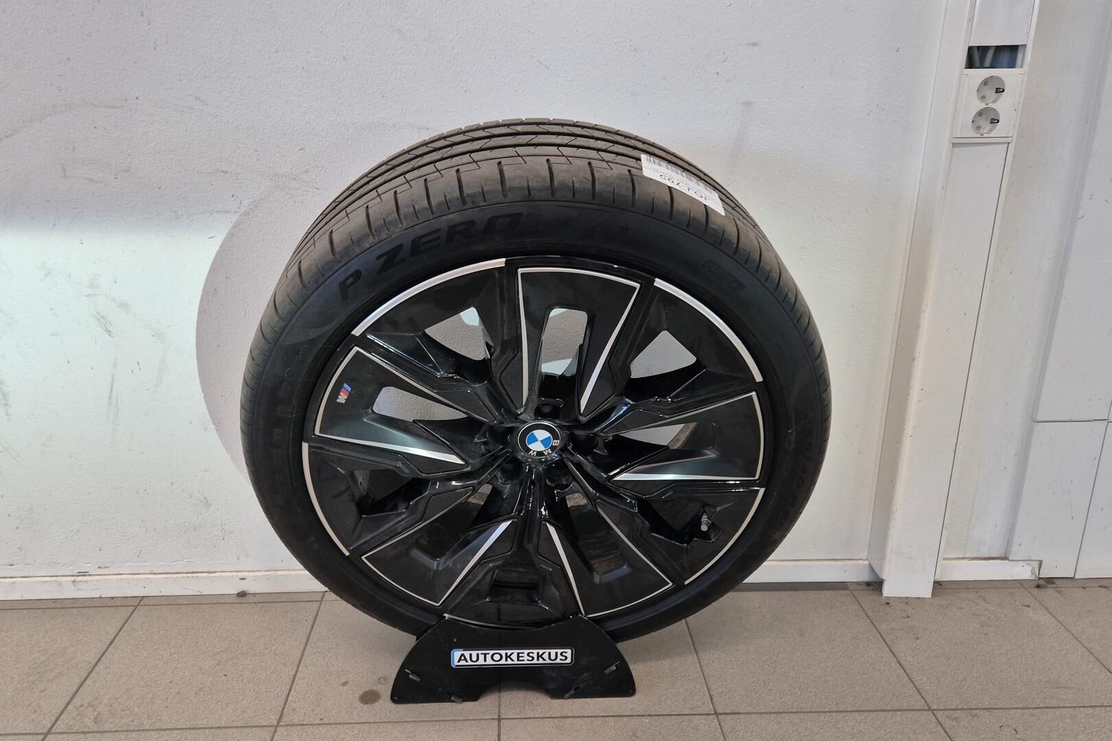 BMW I7 iso kuva 23