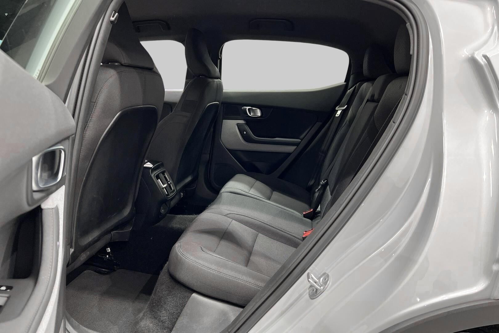 POLESTAR 2 iso kuva 10