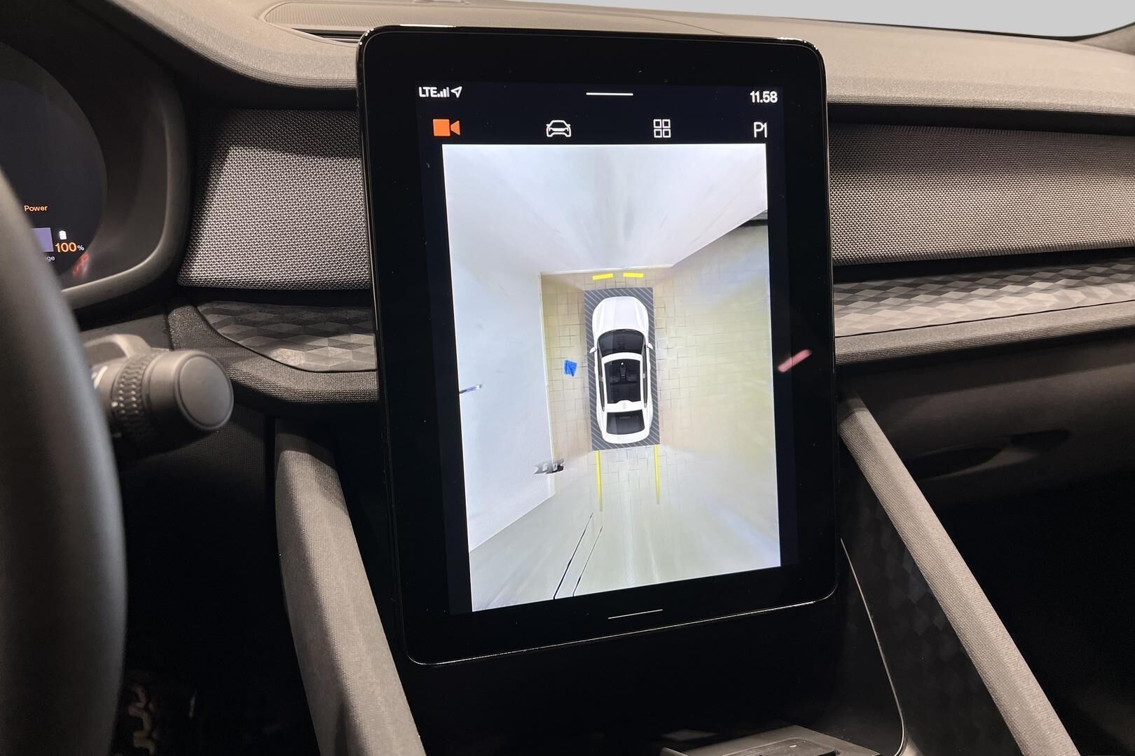 POLESTAR 2 iso kuva 13