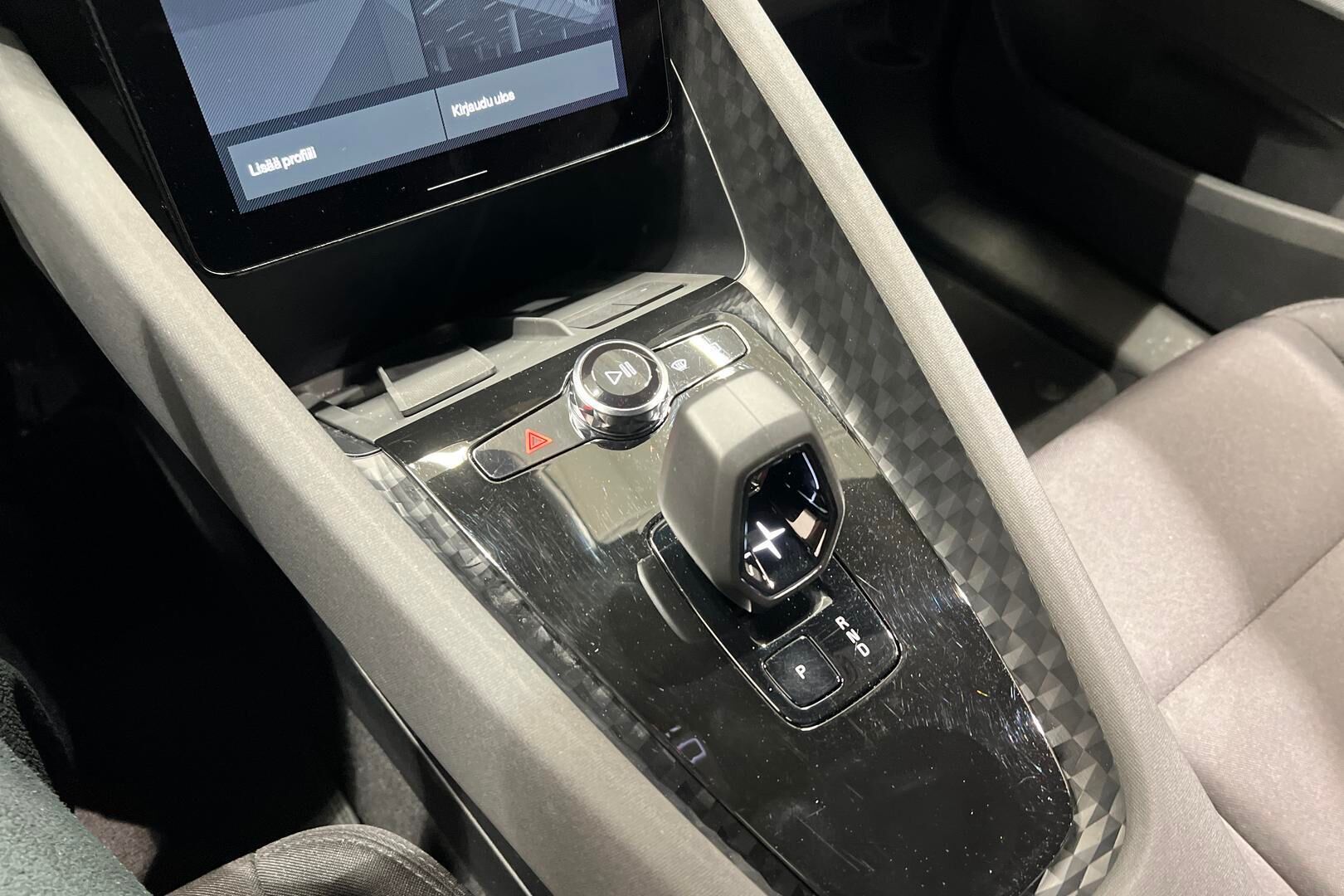 POLESTAR 2 iso kuva 22