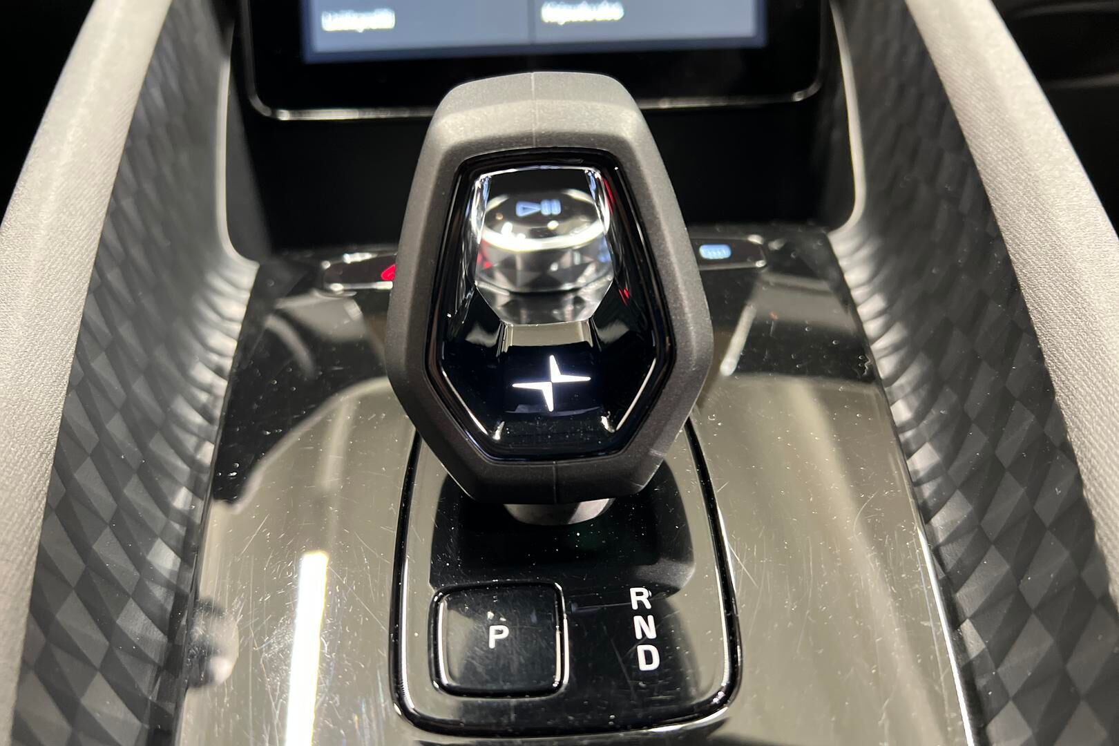 POLESTAR 2 iso kuva 23