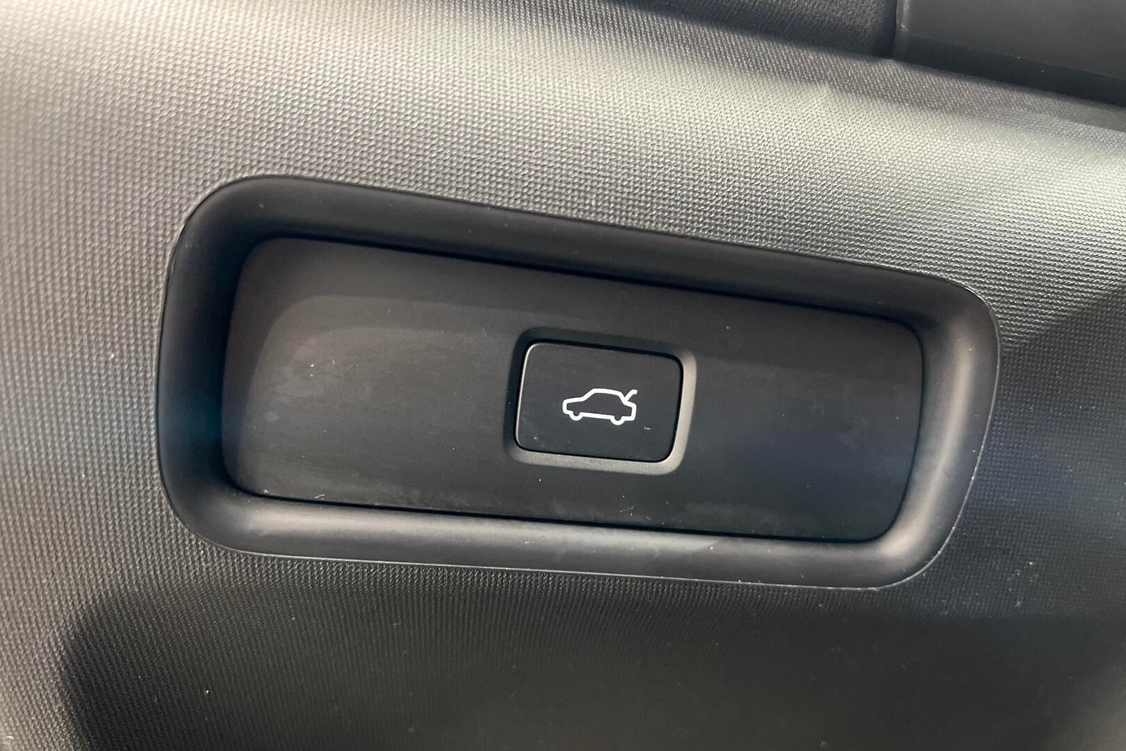 POLESTAR 2 iso kuva 28