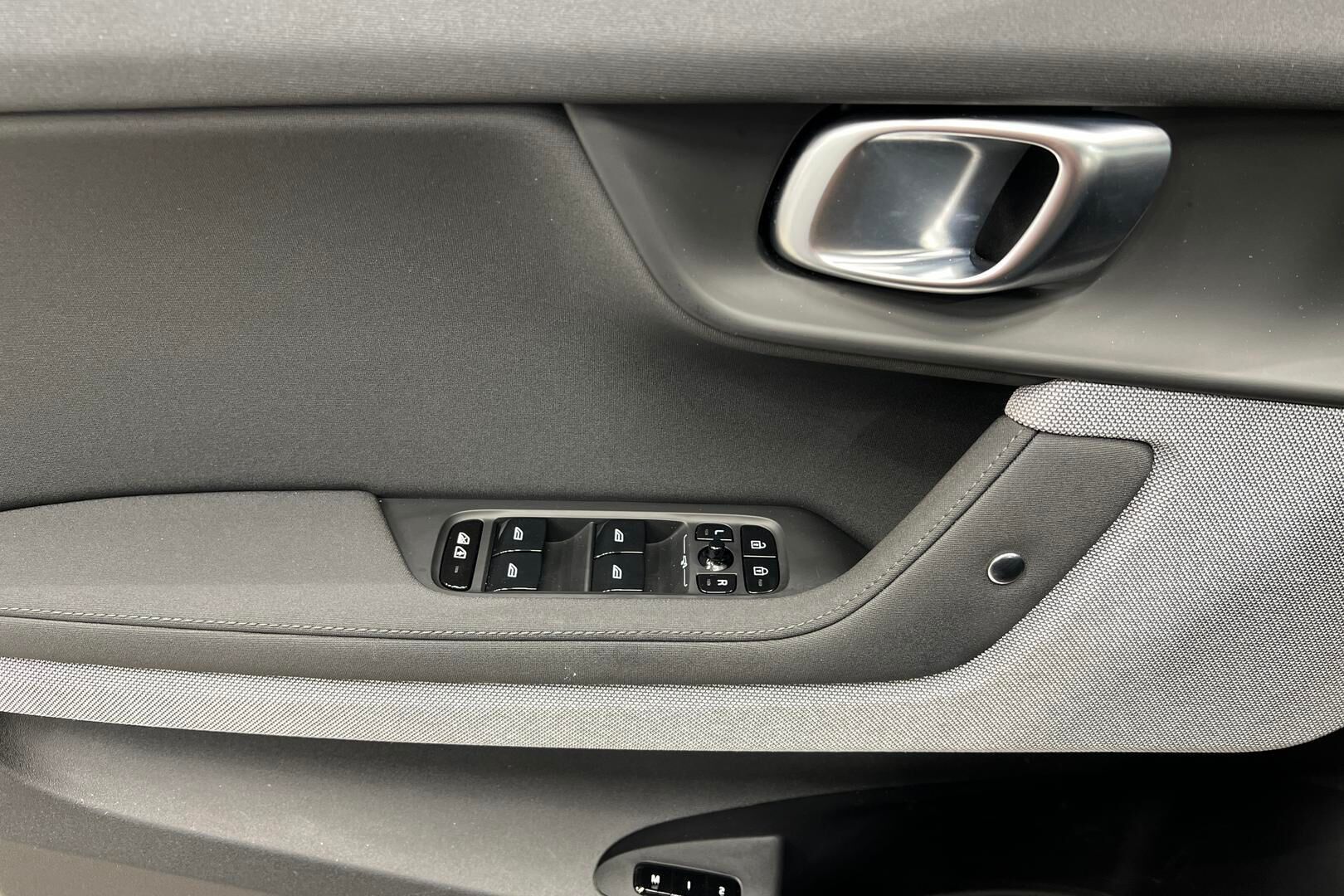 POLESTAR 2 iso kuva 30