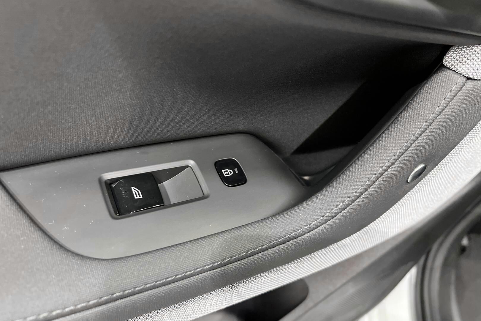 POLESTAR 2 iso kuva 35