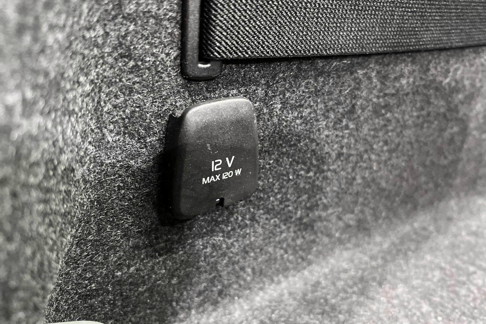 POLESTAR 2 iso kuva 37