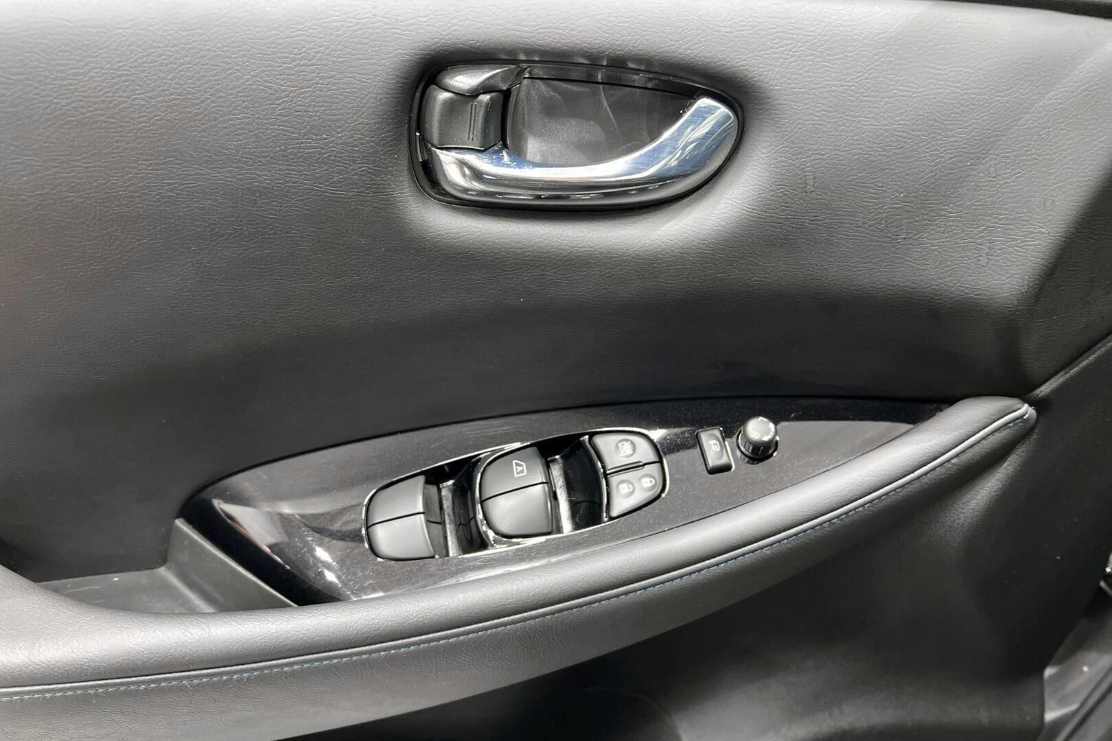 NISSAN LEAF iso kuva 24