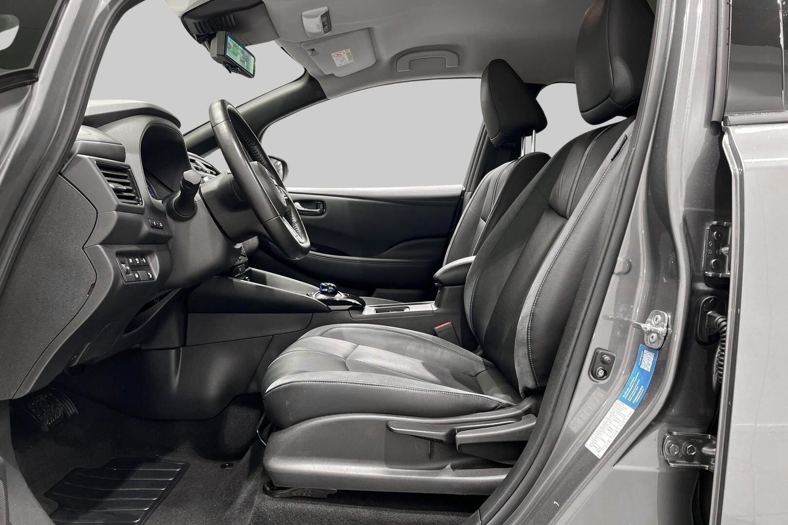 NISSAN LEAF iso kuva 9