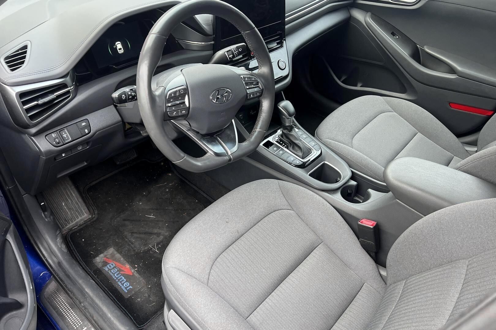 HYUNDAI IONIQ HYBRID iso kuva 4