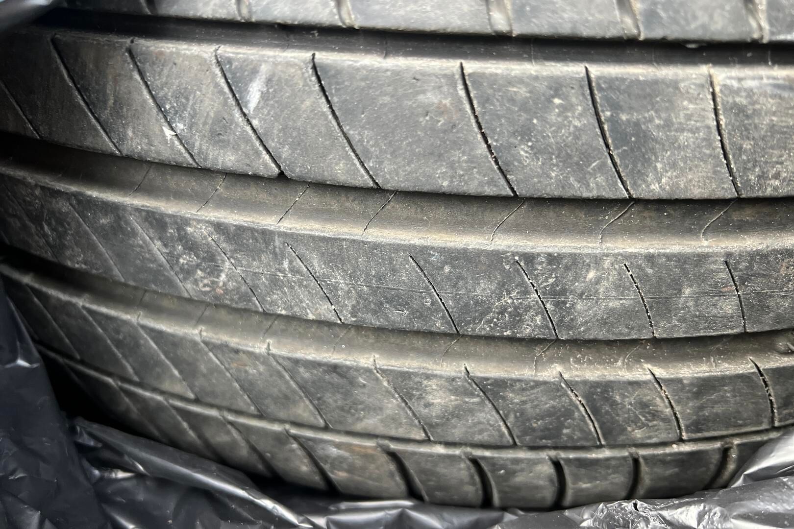 HYUNDAI IONIQ HYBRID iso kuva 2