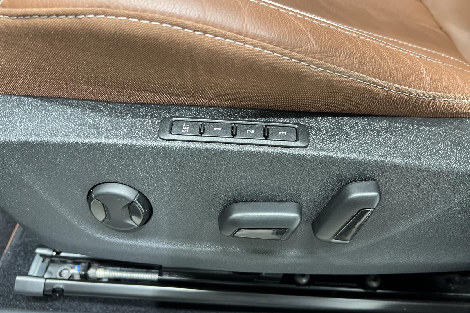 SKODA ENYAQ iso kuva 33