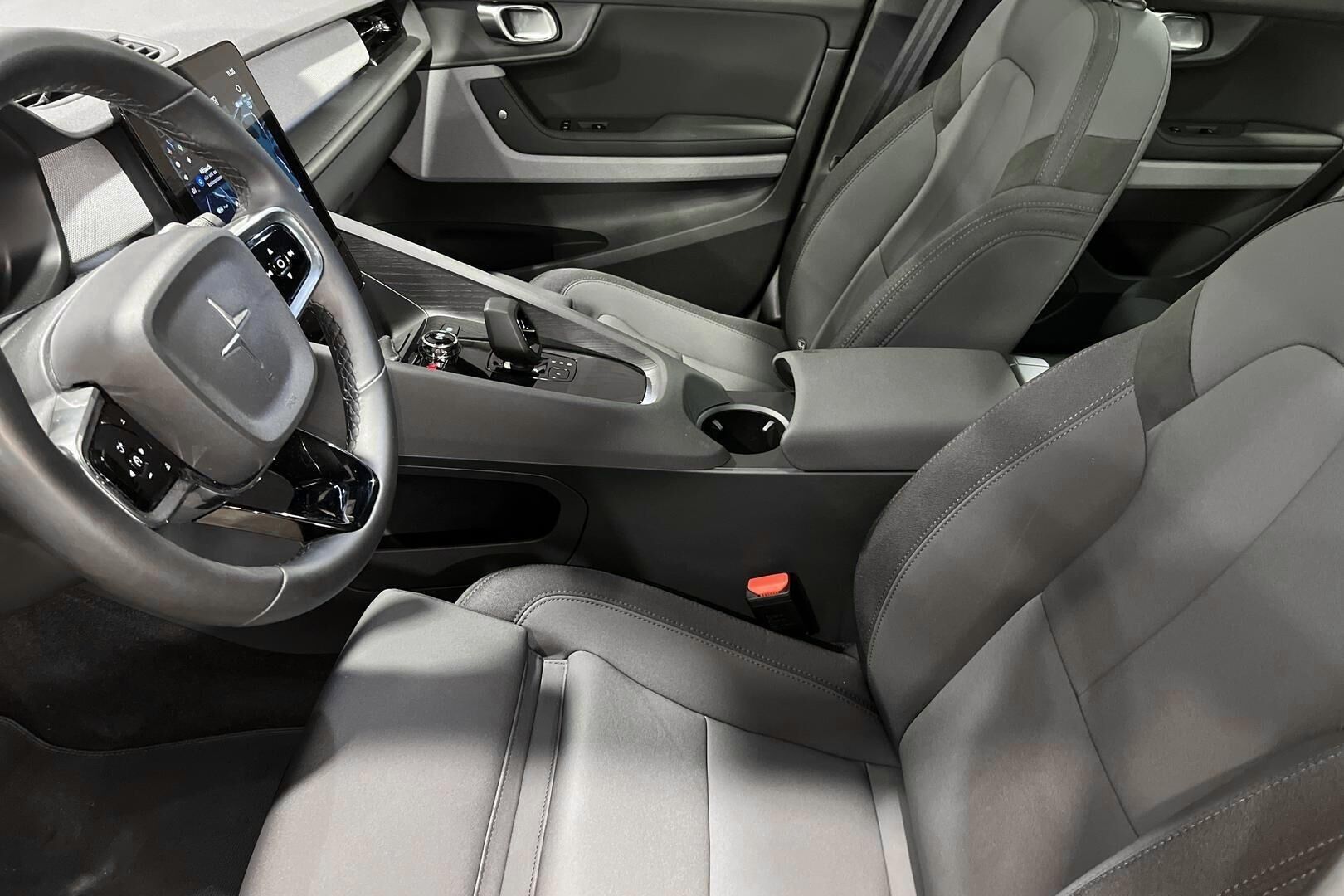 POLESTAR 2 iso kuva 9