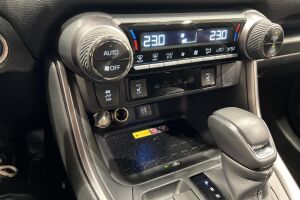 TOYOTA RAV4 PLUG-IN esikatselu 12