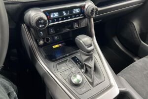 TOYOTA RAV4 PLUG-IN esikatselu 13