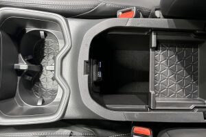 TOYOTA RAV4 PLUG-IN esikatselu 35