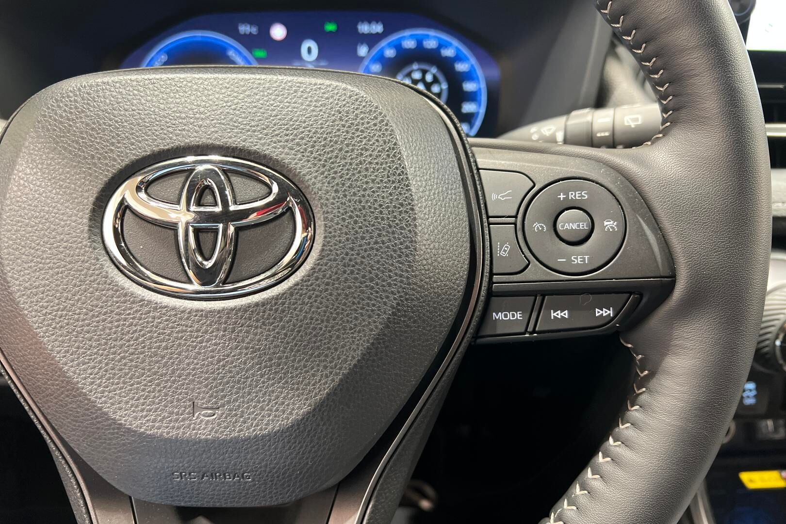 TOYOTA RAV4 PLUG-IN iso kuva 16