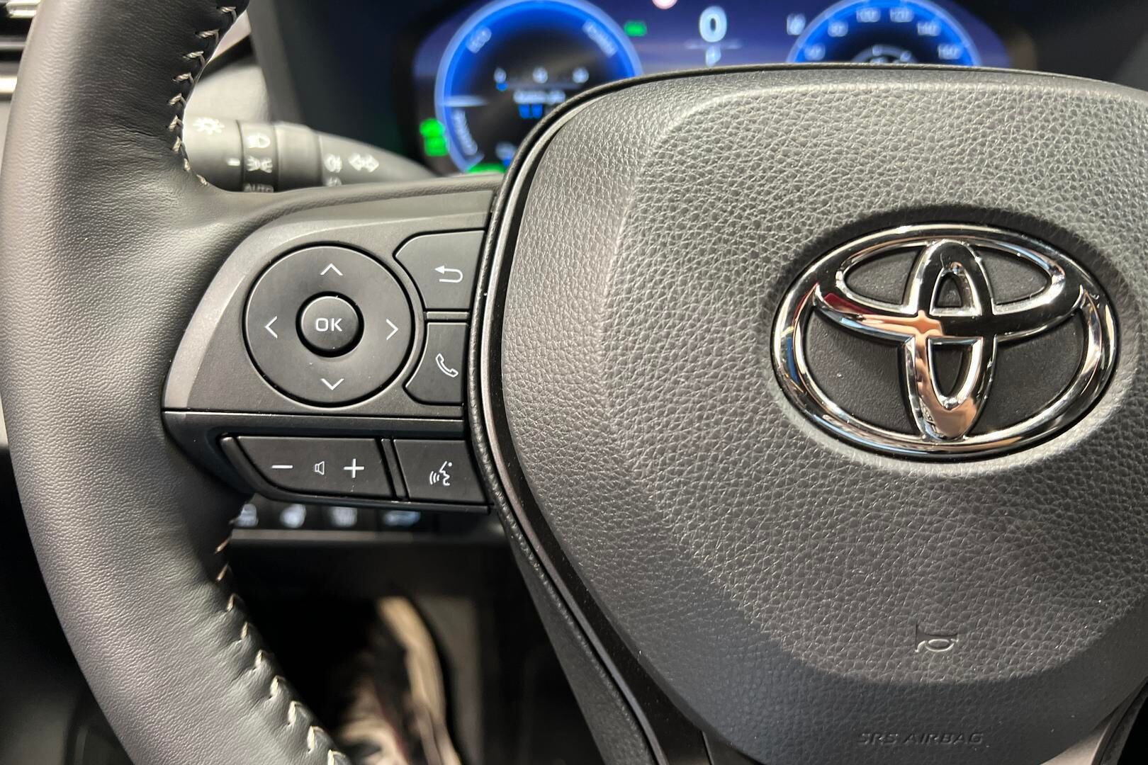 TOYOTA RAV4 PLUG-IN iso kuva 37