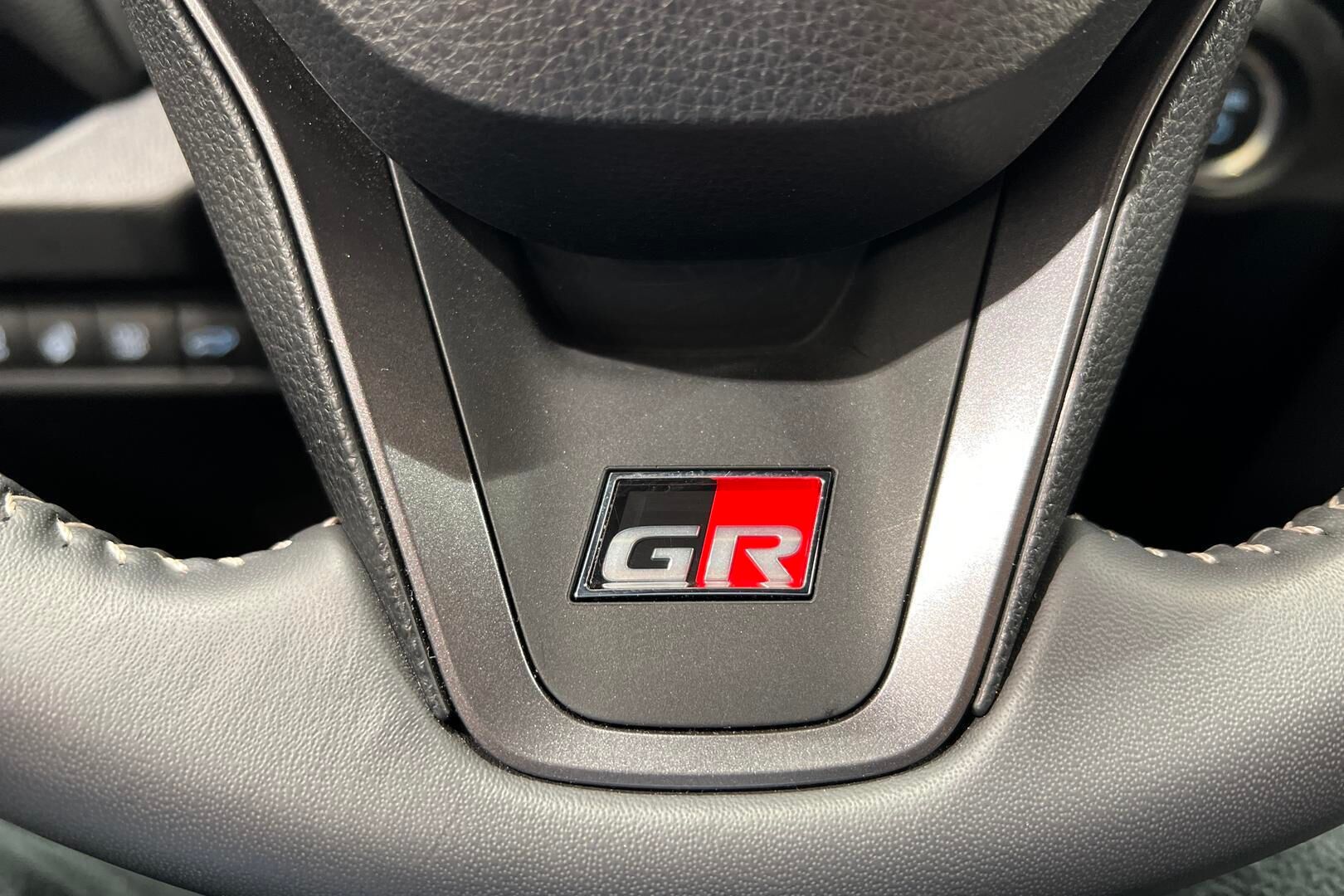 TOYOTA RAV4 PLUG-IN iso kuva 17