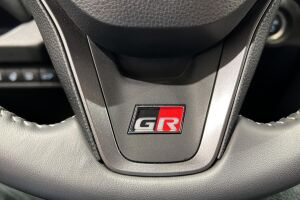 TOYOTA RAV4 PLUG-IN esikatselu 17