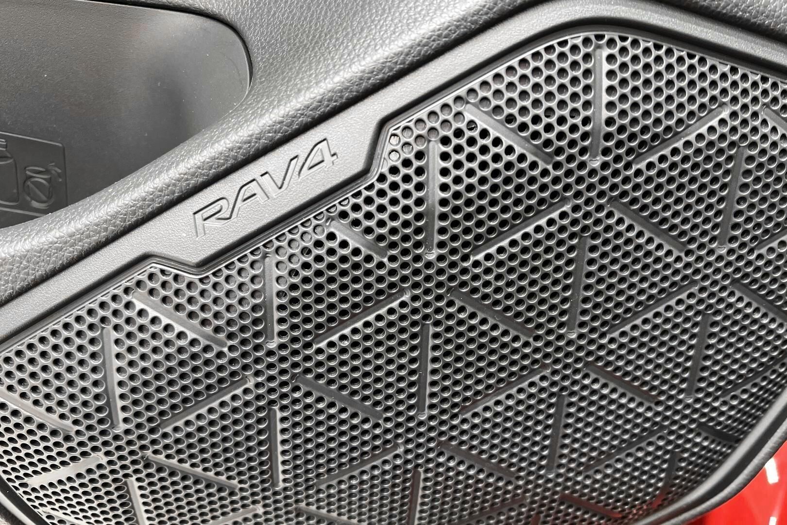 TOYOTA RAV4 PLUG-IN iso kuva 21